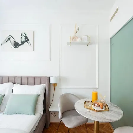 A Serene Flat In A Castle! *