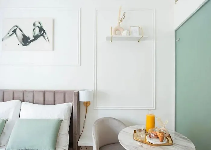 A Serene Flat In A Castle! *